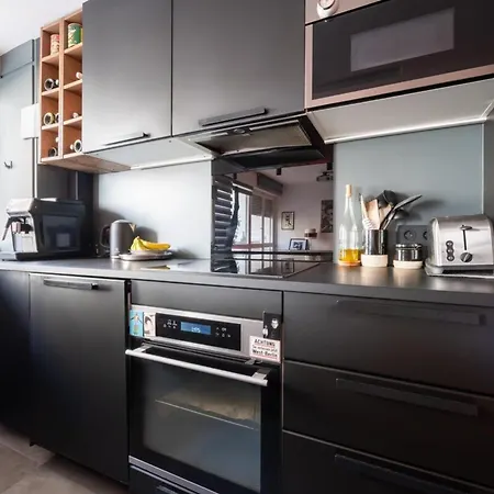 Modern 2bd W Balconymenilmontant Apartment
