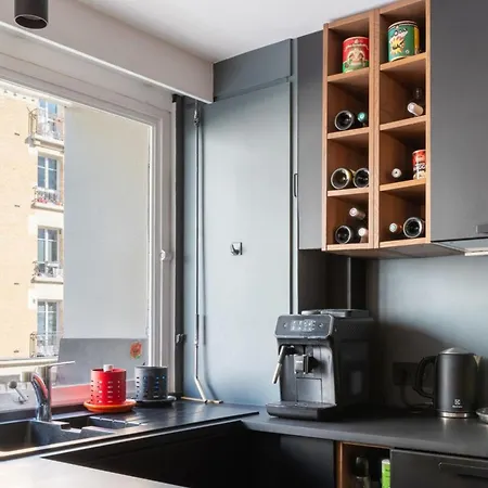 Modern 2bd W Balconymenilmontant Apartment Paris