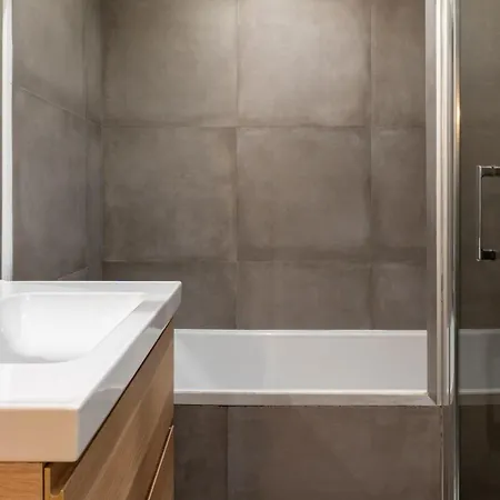 Modern 2bd W Balconymenilmontant アパート パリ