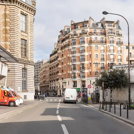 Modern 2bd W Balconymenilmontant パリ